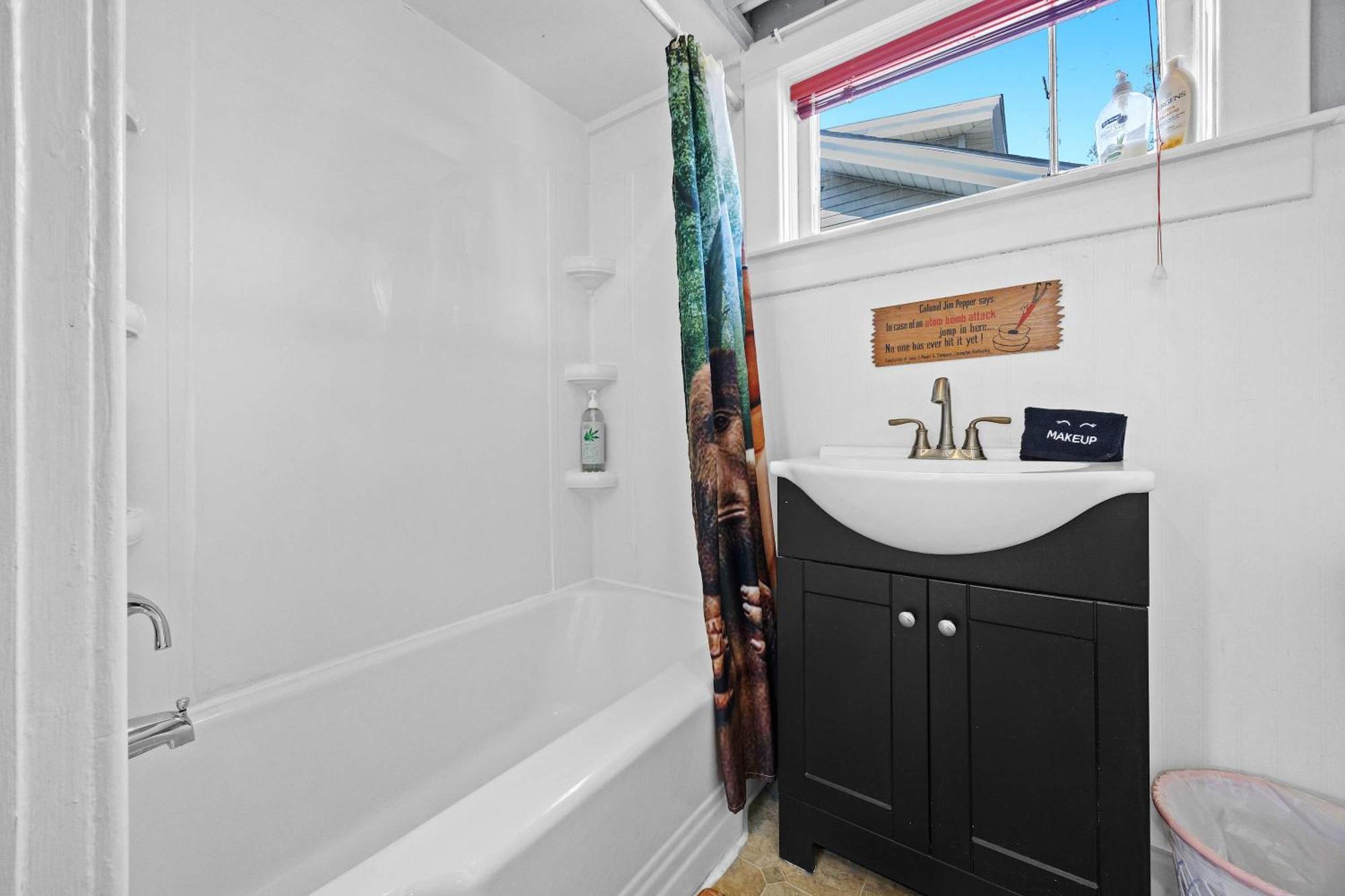 Rock & Roll Retreat In The Heart Of Apartment