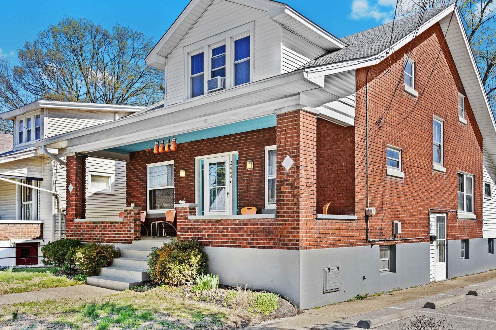 Rock & Roll Retreat In The Heart Of *