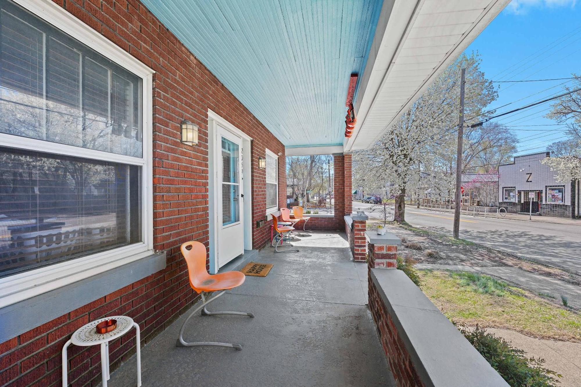 Rock & Roll Retreat In The Heart Of * Louisville
