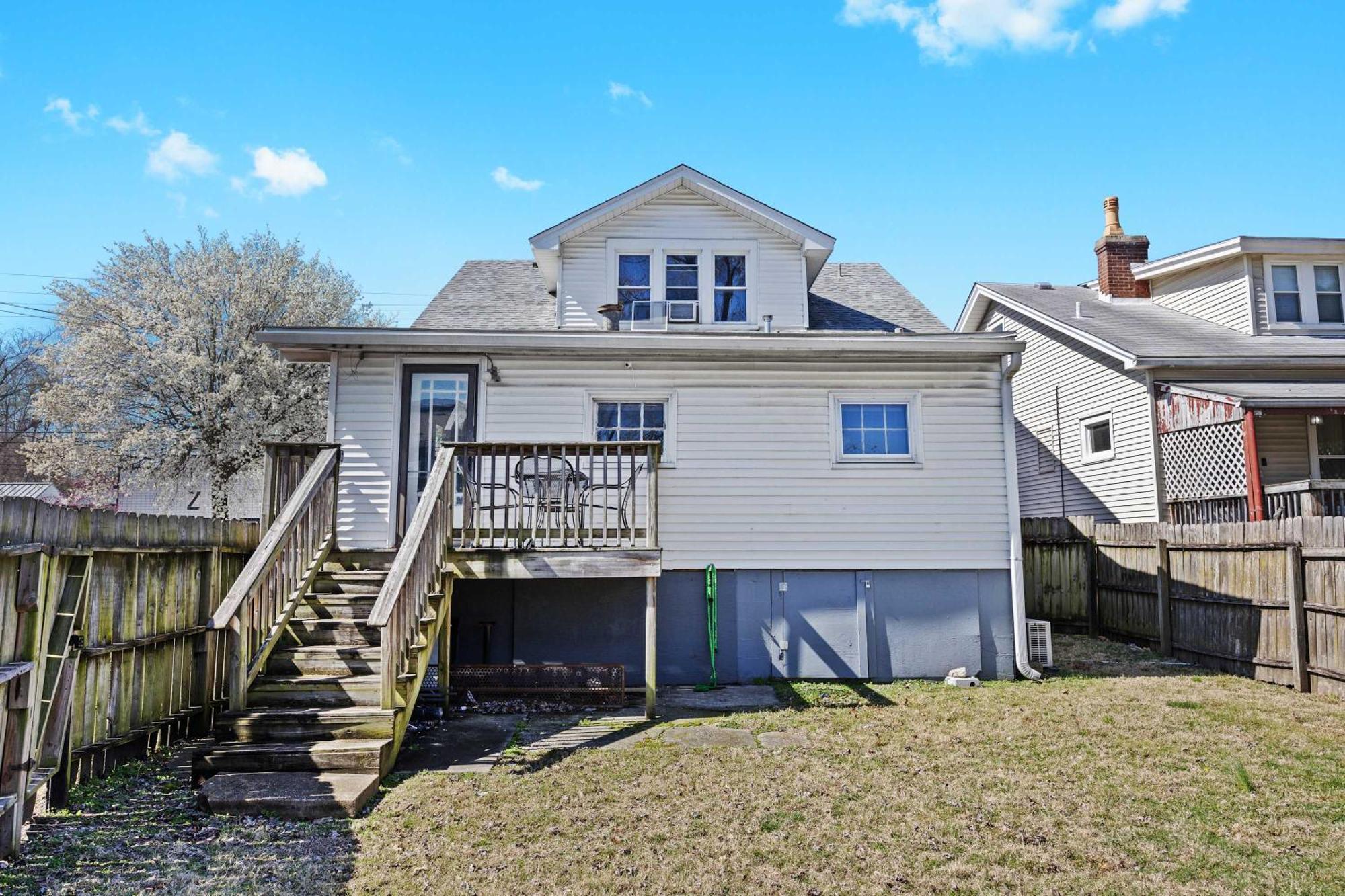 Rock & Roll Retreat In The Heart Of *