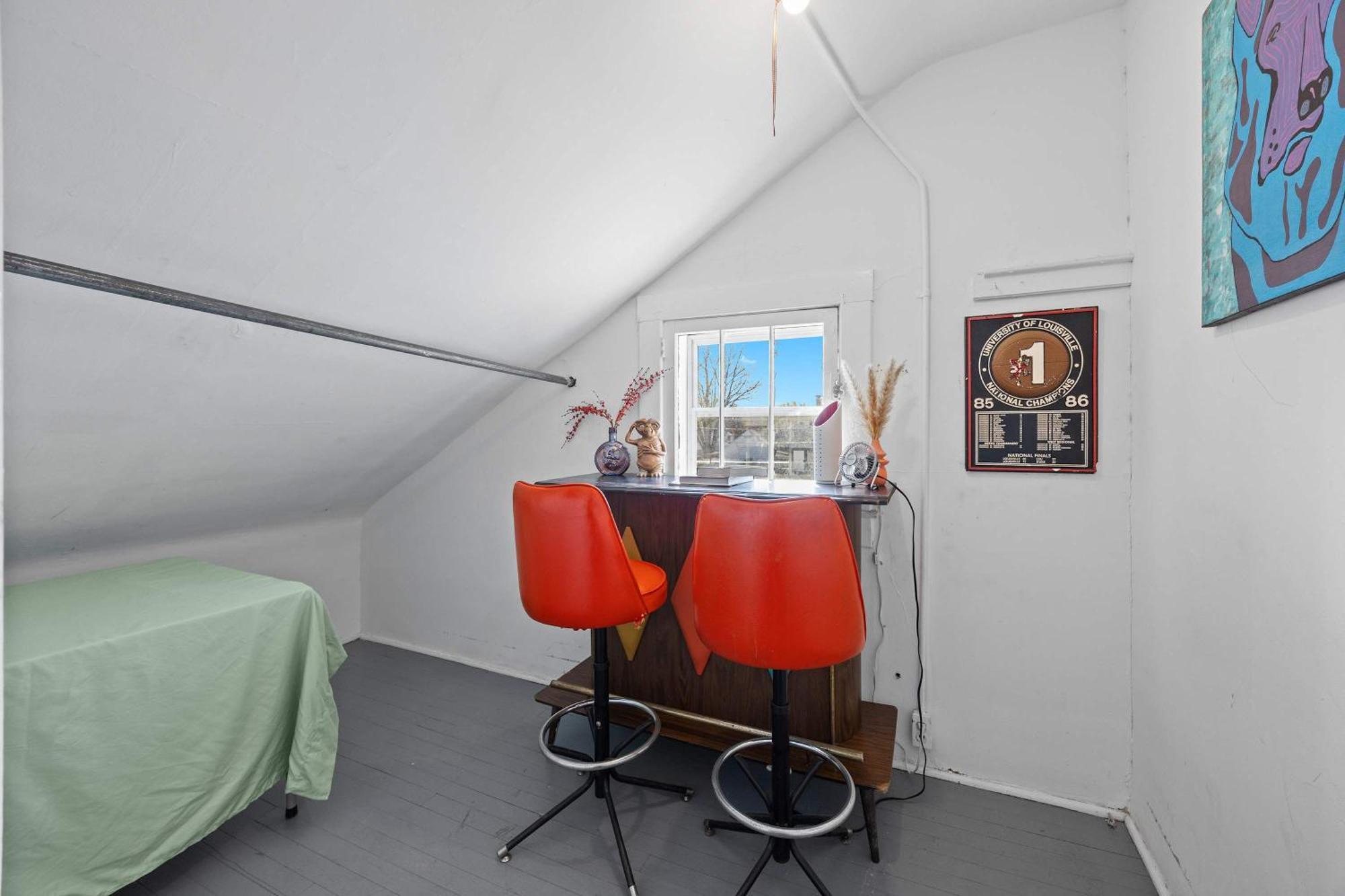 Rock & Roll Retreat In The Heart Of Apartment Louisville
