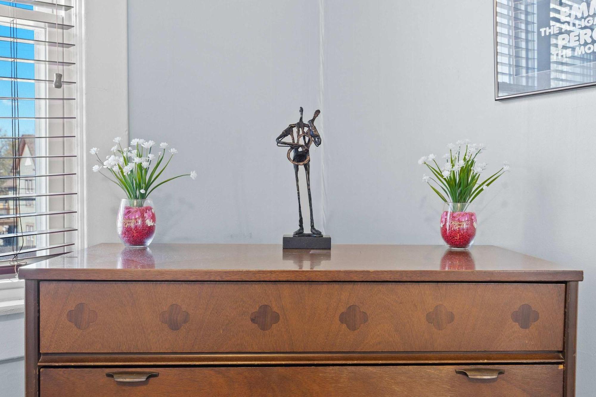 Rock & Roll Retreat In The Heart Of Apartment