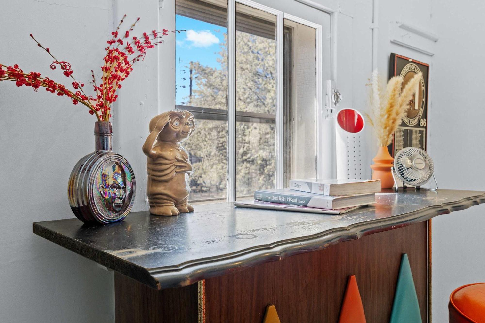 Rock & Roll Retreat In The Heart Of Apartment
