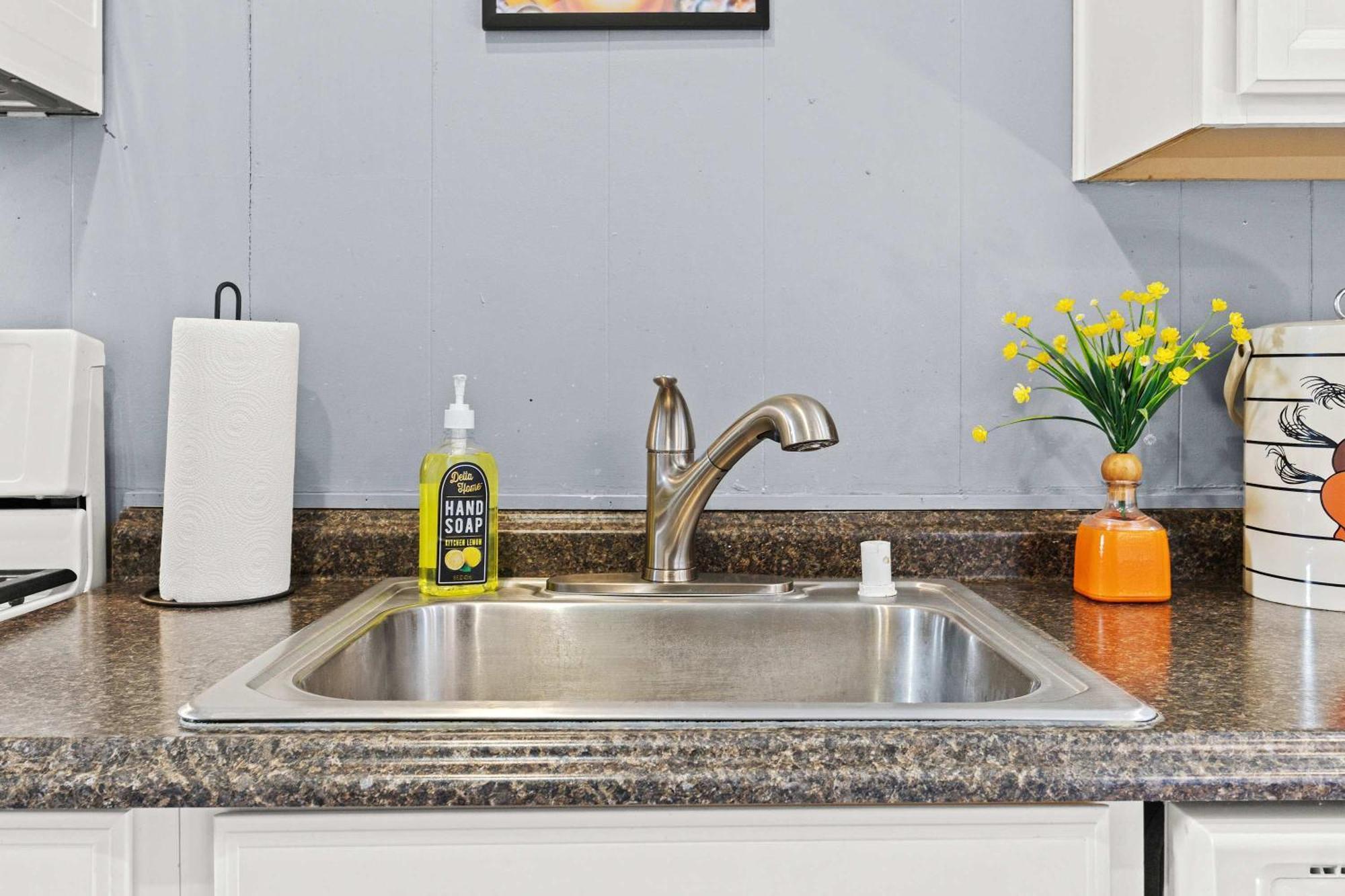 Rock & Roll Retreat In The Heart Of Apartment Louisville