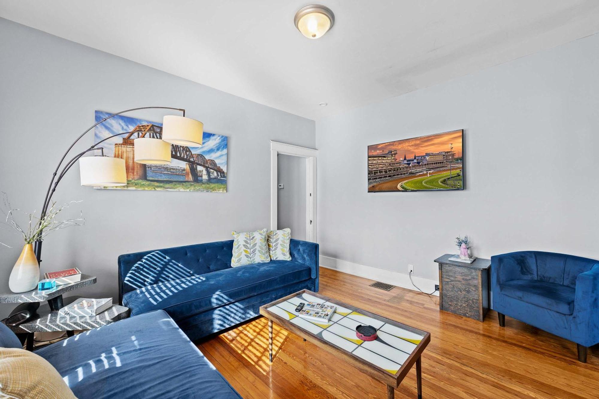 Rock & Roll Retreat In The Heart Of Apartment Louisville